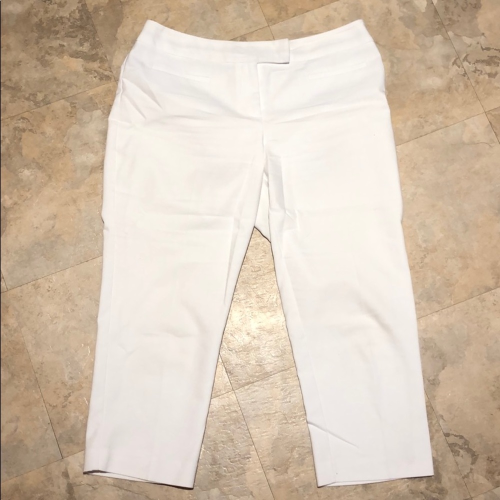 EUC Apt 9 capri dress pants white